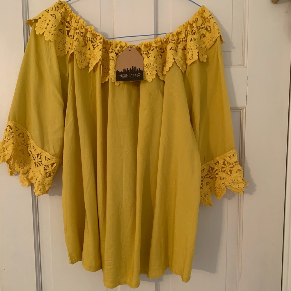 Lace detail boatneck top